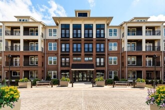 Building Photo - J Creekside at Exton