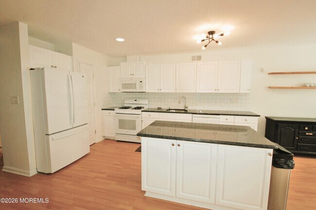 Foto del edificio - 574 Beachway Ave