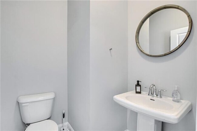 Foto del edificio - 1776 Westmoreland Ln NW