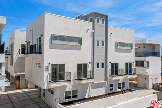 Building Photo - 10963 Calvert St