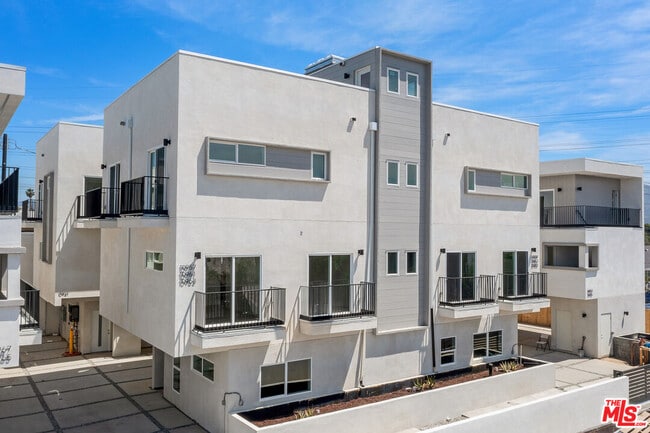 Building Photo - 10963 Calvert St