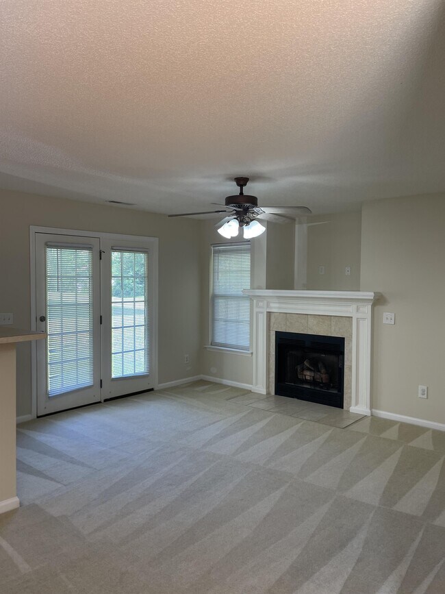 Foto del edificio - 4142 Lakewood Glen Dr