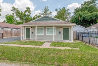 Building Photo - 915 Adele St