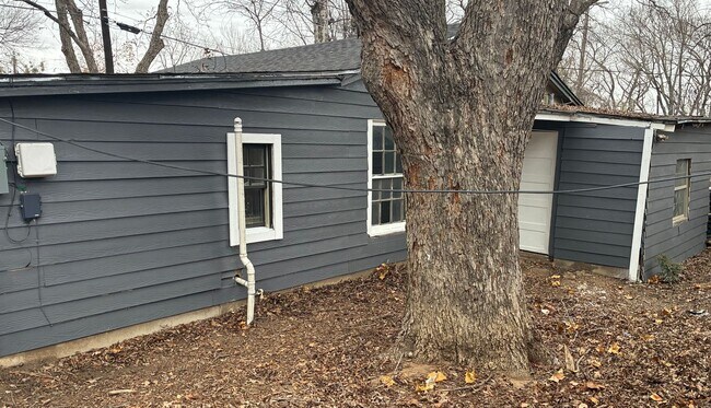 Foto del edificio - 105 E Bond St