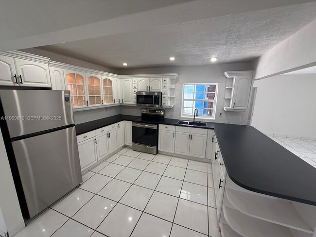 Foto del edificio - 6931 SW 24th Ct