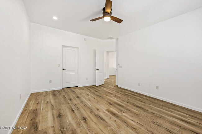 Foto del edificio - 4261 N Golden Ridge Ln