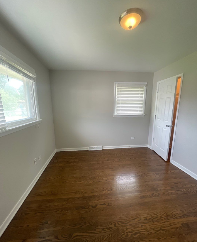 Building Photo - NOW AVAILABLE! - 8707 S 81st Ct, Oak Lawn,...
