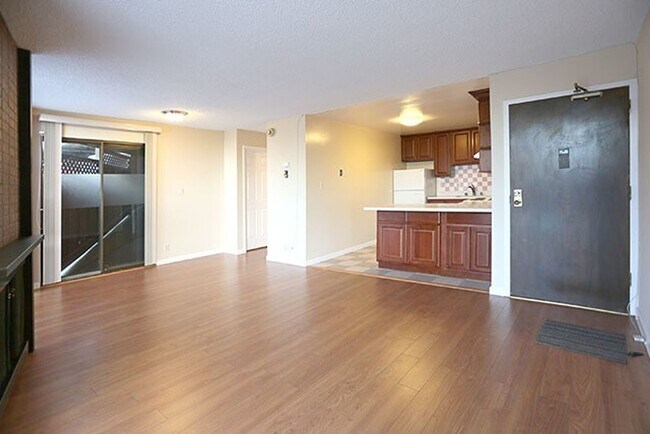 Foto del edificio - 102 Locksley Ave