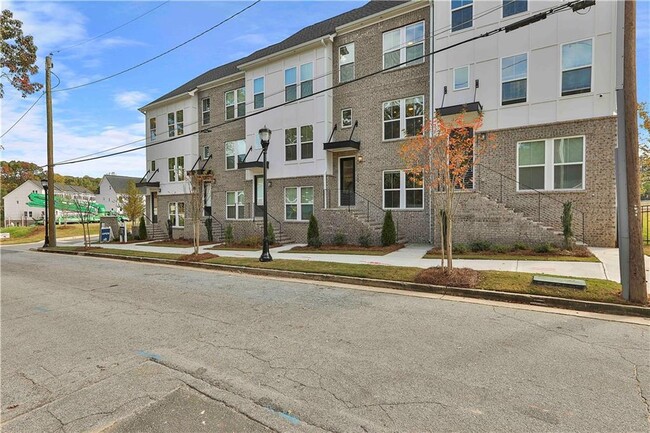 Foto del edificio - 2549 Astaire Ct NW