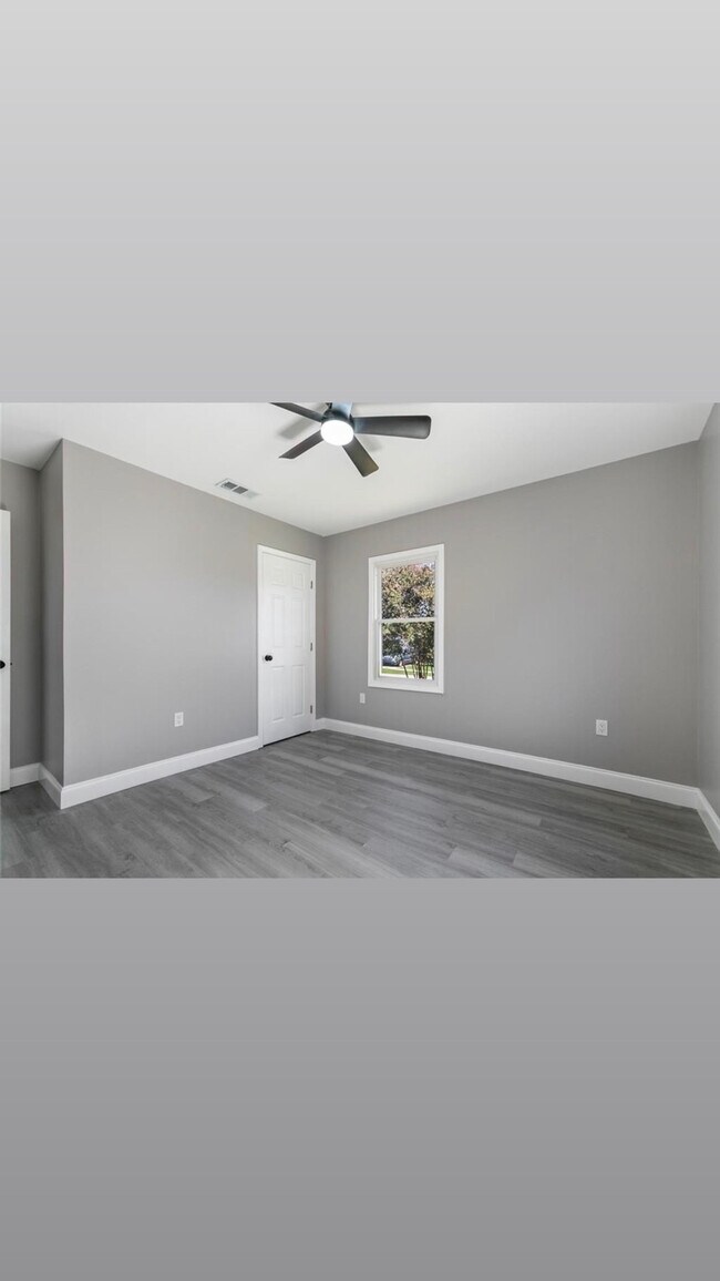 Foto del edificio - 3240 Hero Dr