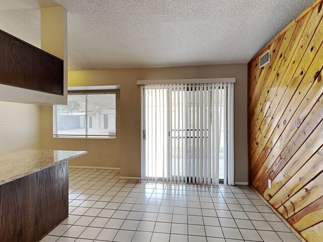 Building Photo - 3130 W Las Palmaritas Dr
