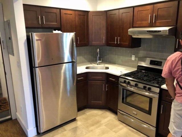 Foto principal - 108-55 49th Ave