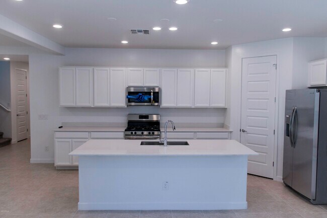 Building Photo - 1106 E Weatherby Way