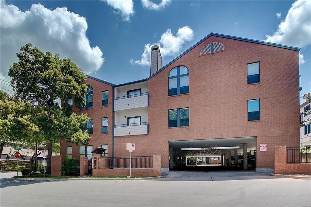 Primary Photo - 2905 Swisher St