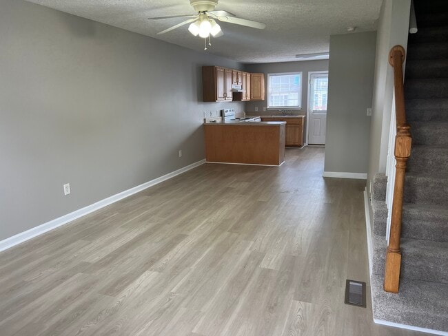 Building Photo - 633 Beaverview Dr