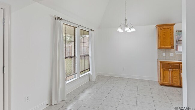 Foto del edificio - 12237 Spring Valley Dr