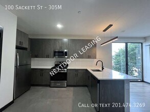 Building Photo - 100 Sackett St