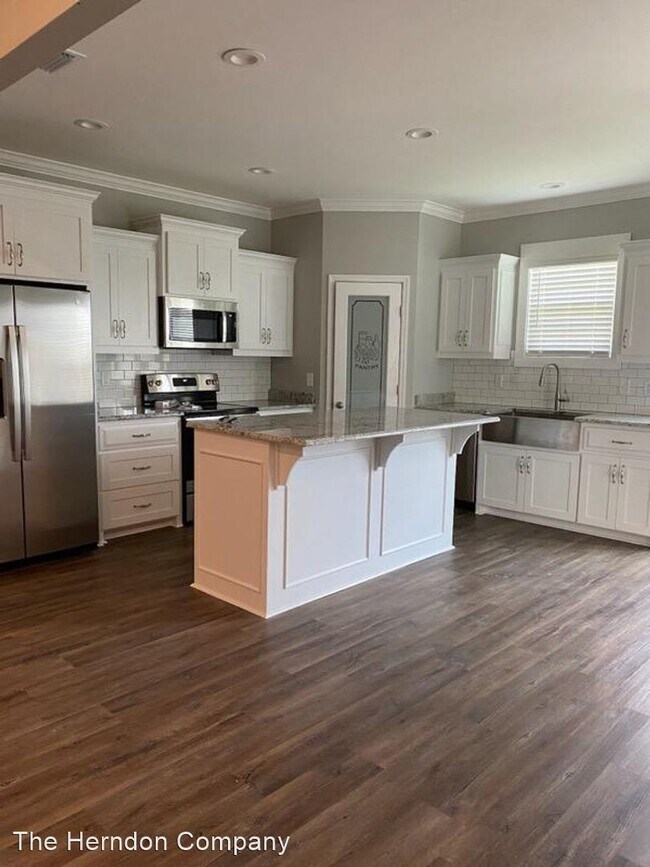 Building Photo - 4 br, 2 bath House - 3816 Betty's Place