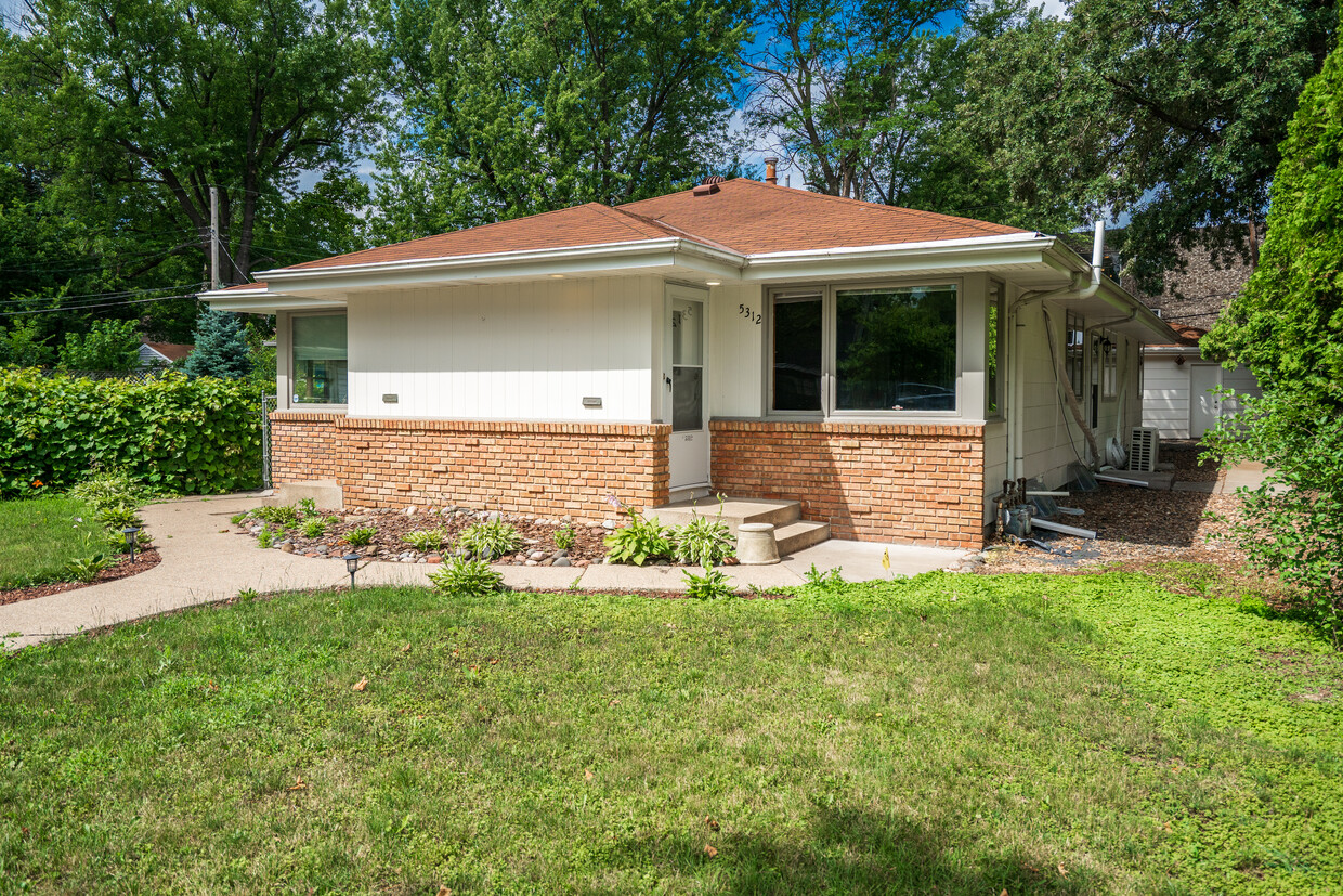 Primary Photo - 5312 Hiawatha Ln