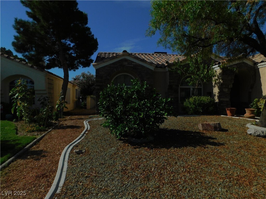 Building Photo - 916 Rifle Dr