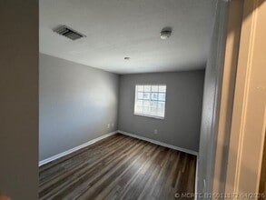 Building Photo - 2024 Freeport Dr