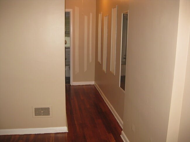 Building Photo - 935 E Weber Rd