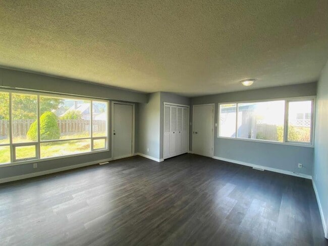 Building Photo - 4 bedroom in Kitimat BC V8C 1Y7