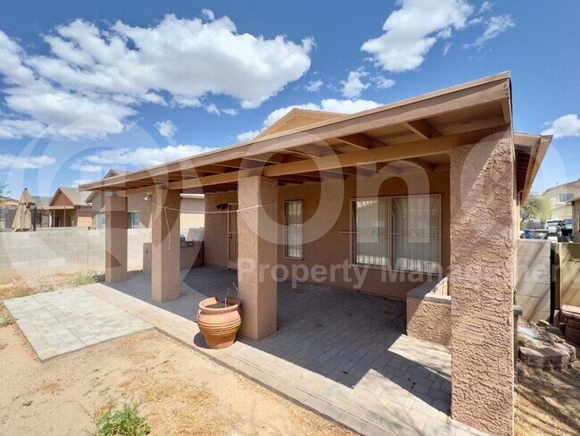 Building Photo - 6654 S Luxor Way