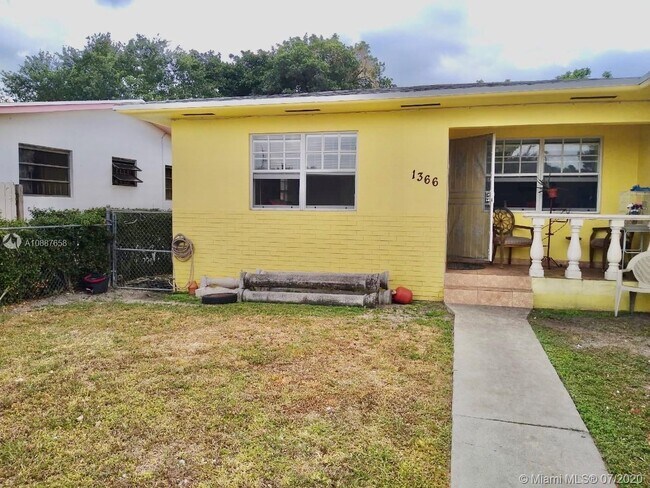 Foto del edificio - 1366 NW 75th St