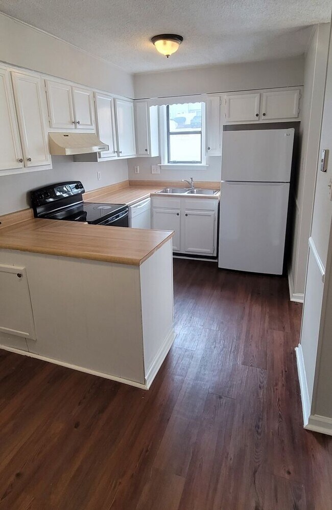 Foto del edificio - 7237 Sandy Creek Dr