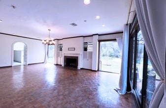 Building Photo - 19 Windermere Ln