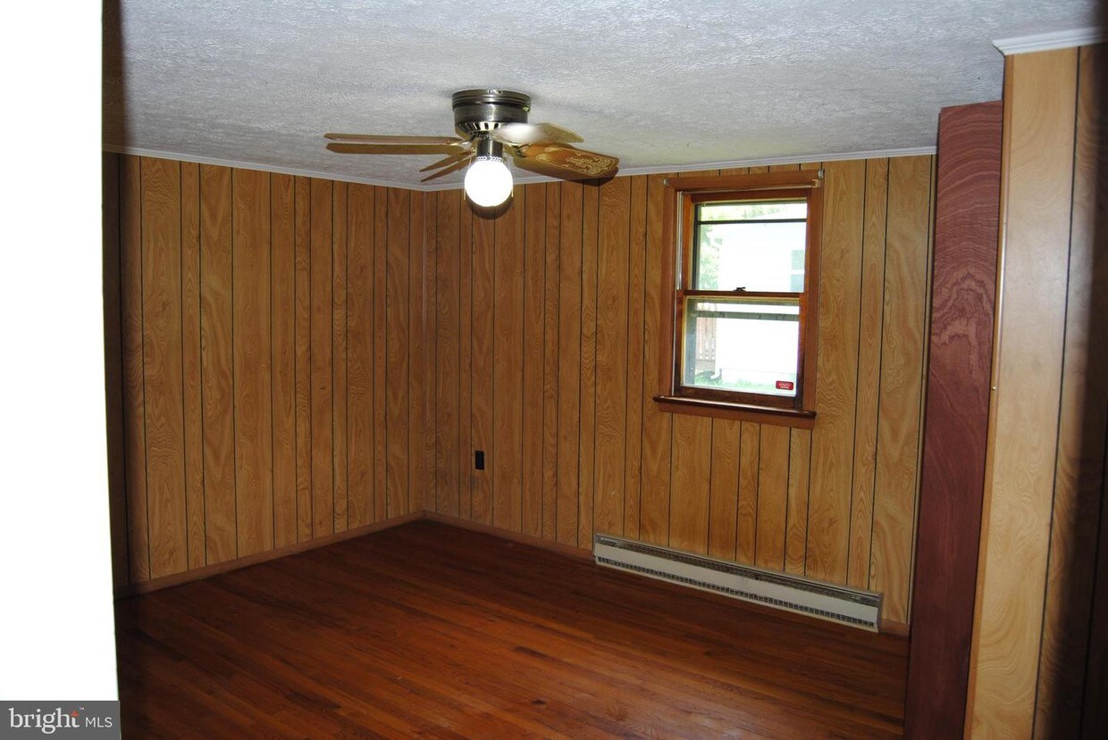 Primary Photo - 86 Beamer Ln