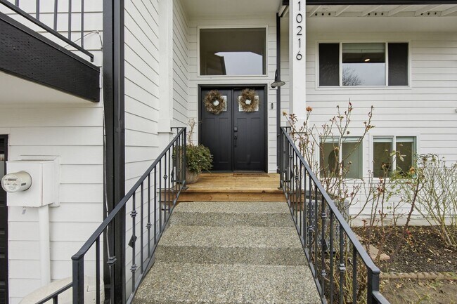 Building Photo - Renovated 5-Bedroom Home on Cul-de-Sac with Park Views & Stunning Outdoor Living