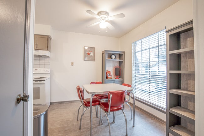 Foto del edificio - 6711 S Richmond Ave