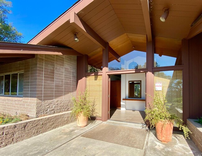 Building Photo - 500 Stonecrest Dr