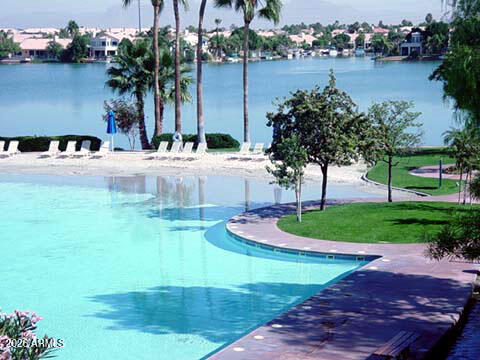 Foto del edificio - 1633 E Lakeside Dr