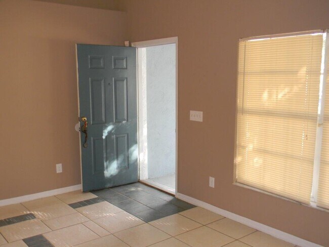 Foto del edificio - 3 Bed / 2 Bath Home In Orlando - Lockhart