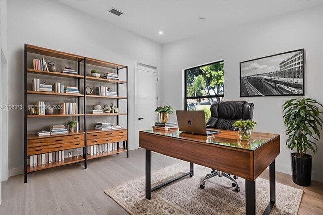 Foto del edificio - 3905 SW 5th St