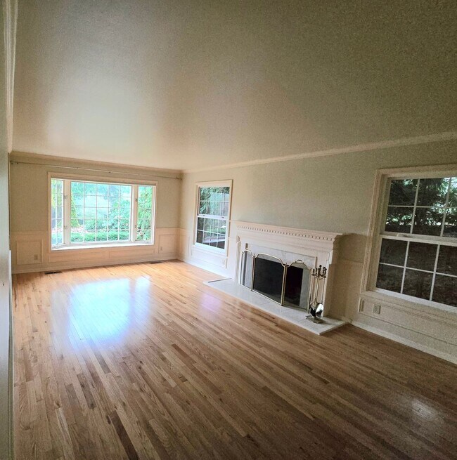 Foto del edificio - 5 Bedroom 4 Bathroom Home in Woodinville