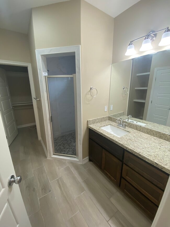 Building Photo - 1100 W La Pointe Ave