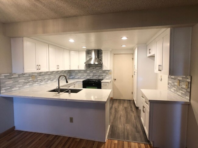 Foto del edificio - Remodeled Almaden Valley Townhouse