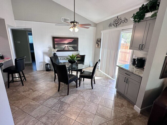 Foto del edificio - 8860 N Winding Way