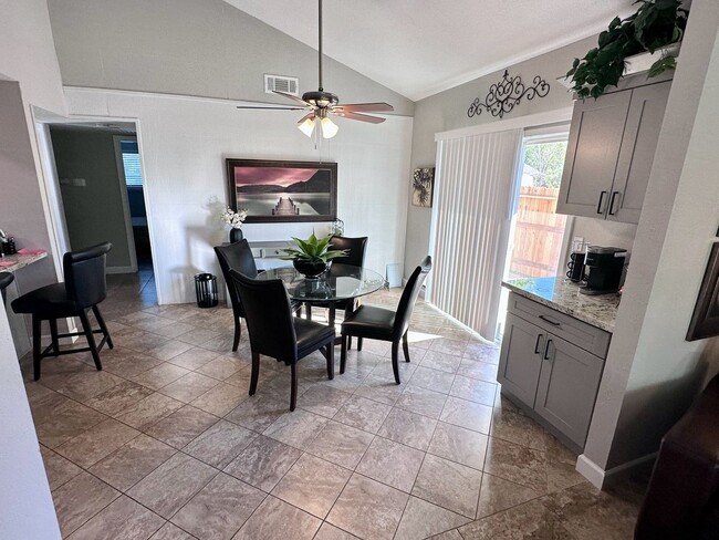 Foto del edificio - Fully Furnished - All Utilities Included -...