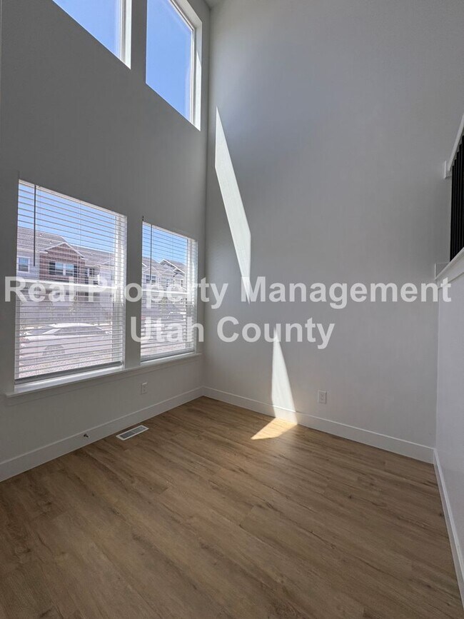 Foto del edificio - Beautiful Townhome in Lehi