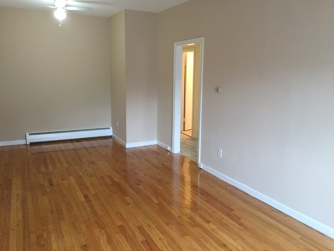 Primary Photo - 205 Elm St