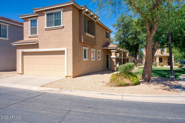 Building Photo - 1552 S Roadrunner Dr