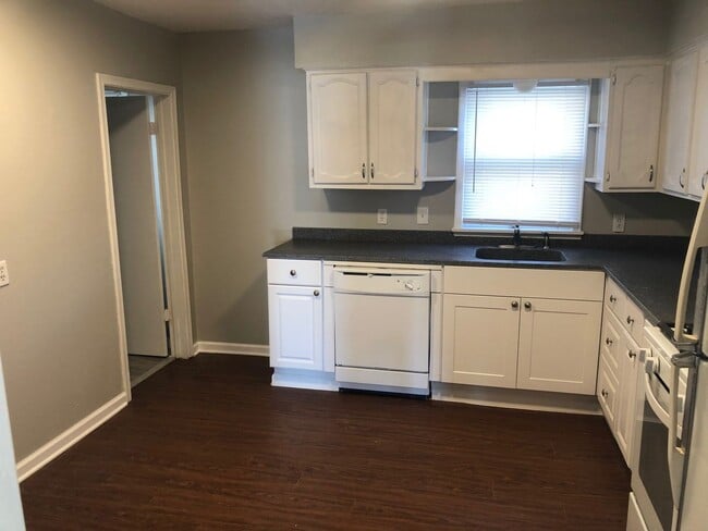 Building Photo - 2BR House Plattsmouth