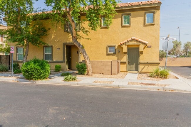 Welcome to Daravante, where this fully fur... - Welcome to Daravante, where this fully fur... Townhome