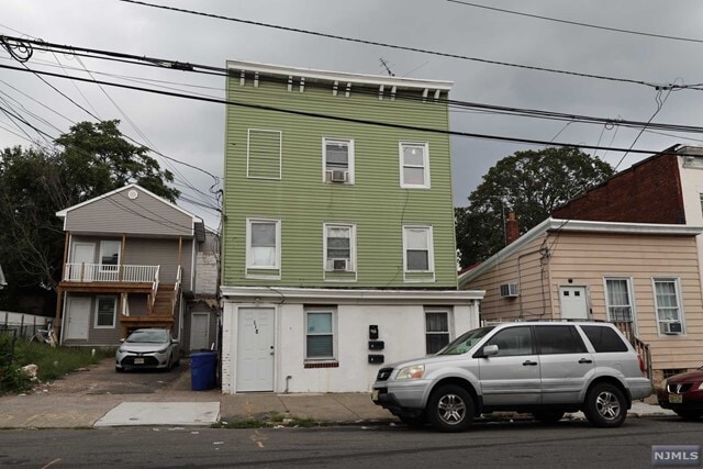 Primary Photo - 118 Sheridan Ave