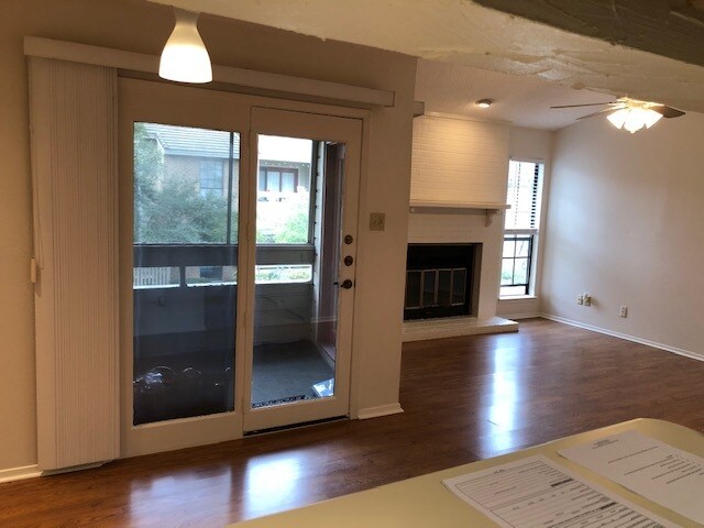 Living Room - 1904 Chasewood Cir